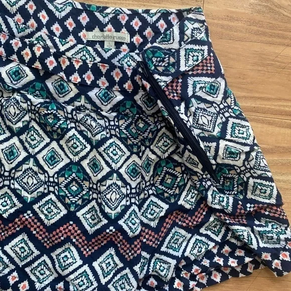 Charlotte Russe Printed Mosaic Booty Shorts with Pocket - Picture 5 of 7